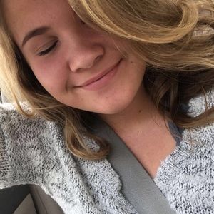 Meet your Posher, Claudia